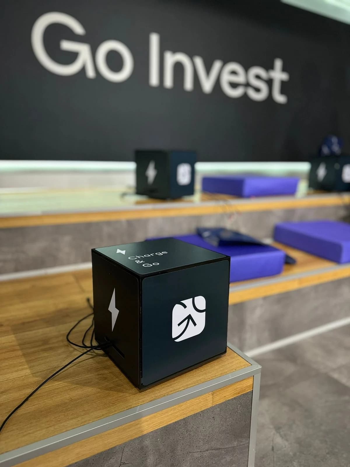Зарядный куб GO INVEST в зоне отдыха