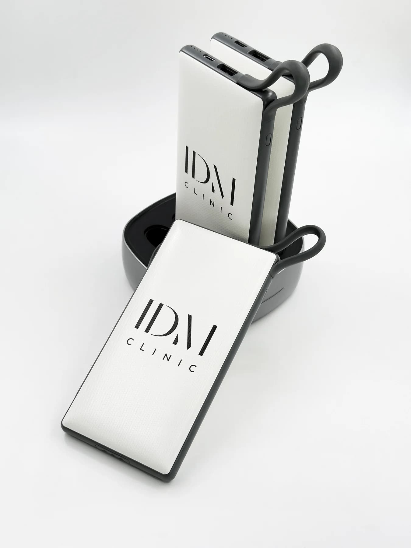 Док-станция и повербанки с оформлением IDM CLINIC